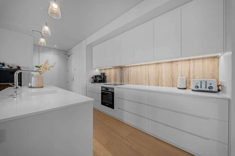 202/223A Green Lane West Epsom_7