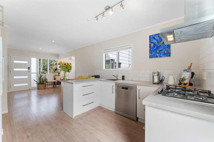 1/133 Edmonton Road Te Atatu South_13