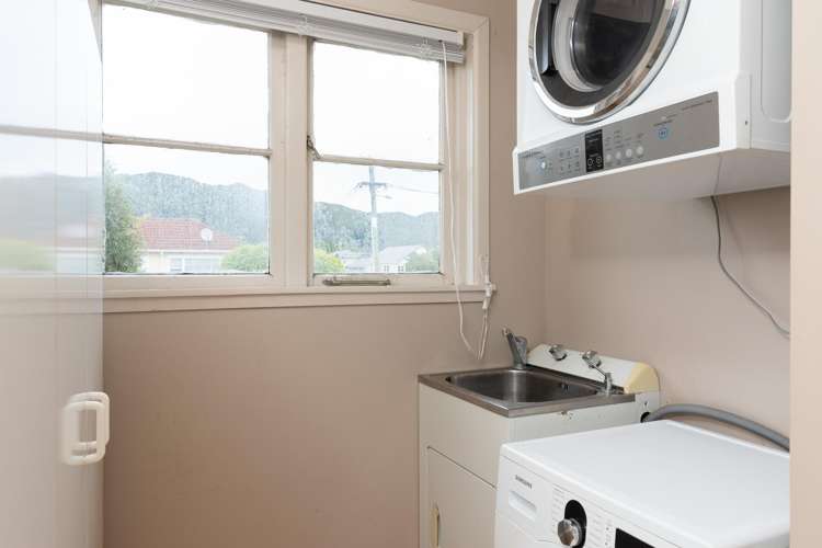 27 Hewer Crescent Naenae_12