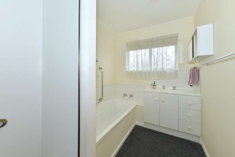 31 Denniston Crescent Redwood_13