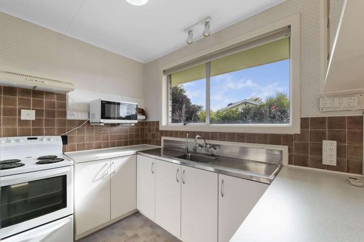 2/4 Severn Place Spotswood_3