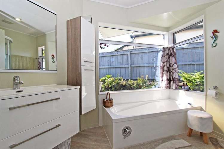 12 Aldinga Avenue Stoke_7