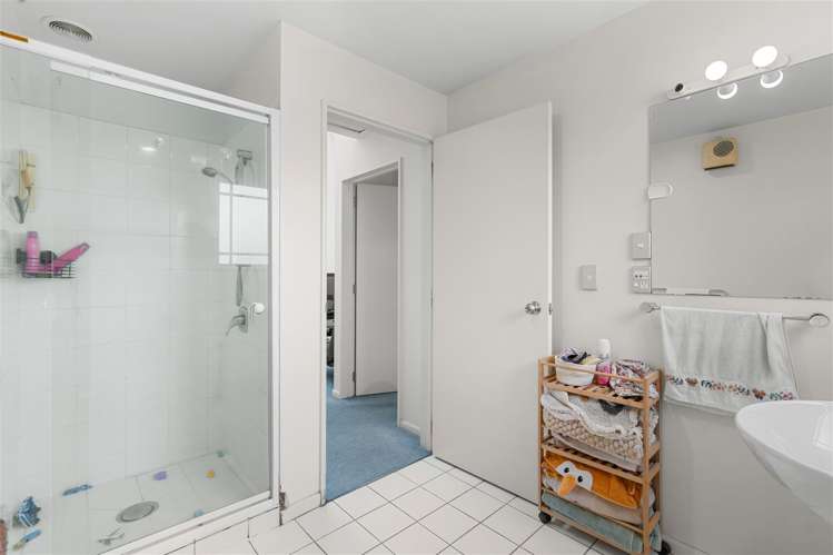 2/32 Winchester Street Merivale_13