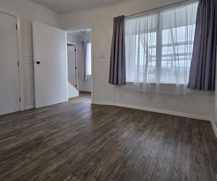 8A Devon Place Cannons Creek_7