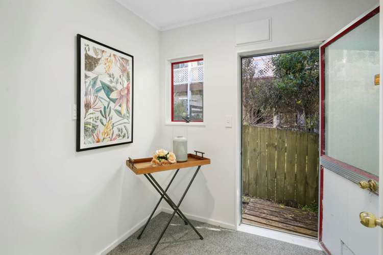 2/87 Woodglen Road Glen Eden_13