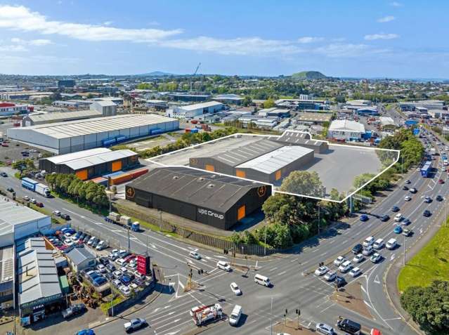 17,884 m&sup2; - Offering 3 Warehouse Options