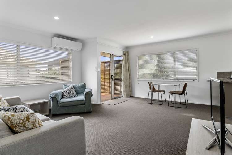 5b Highfield Crescent Brookfield_1