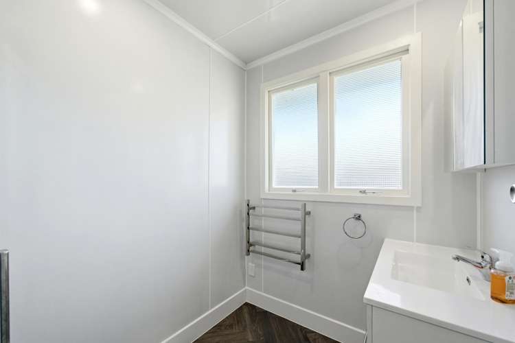 227 & 229 Bain Street Clifton_17