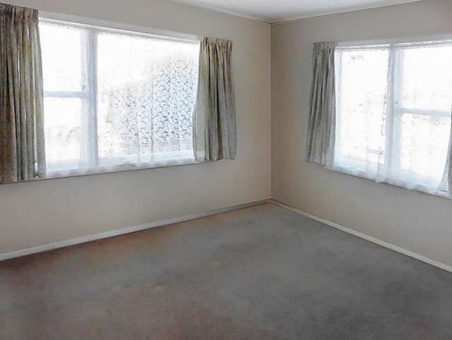 1/3 Merton Crescent 2109_4