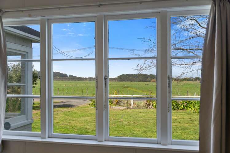 674 Waikawa Beach Road_3