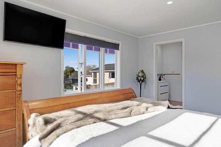 62 Beach Road Mellons Bay_21