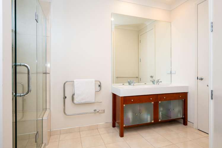 14 Heynes Place Clive_8