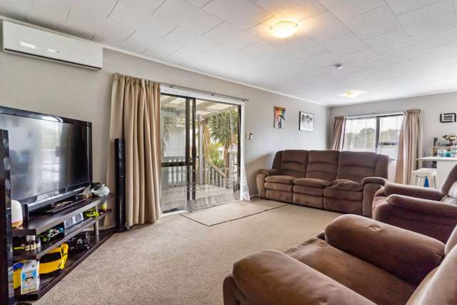 2/20 Landsdale Place Massey_3