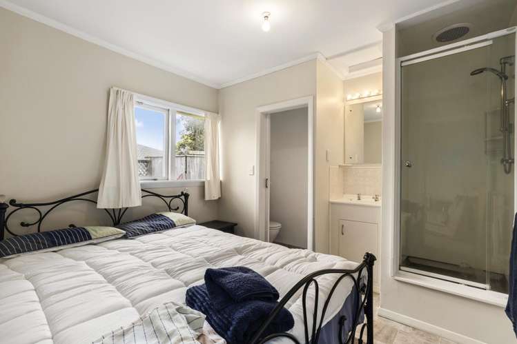 3-5 Knoll Street Island Bay_14