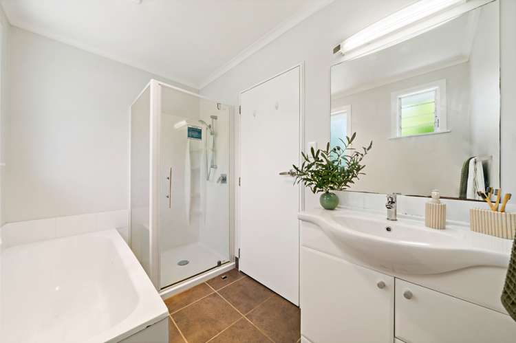 6 Aronui Terrace Kelston_12