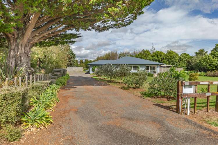 1098 Queen Street East Levin_18