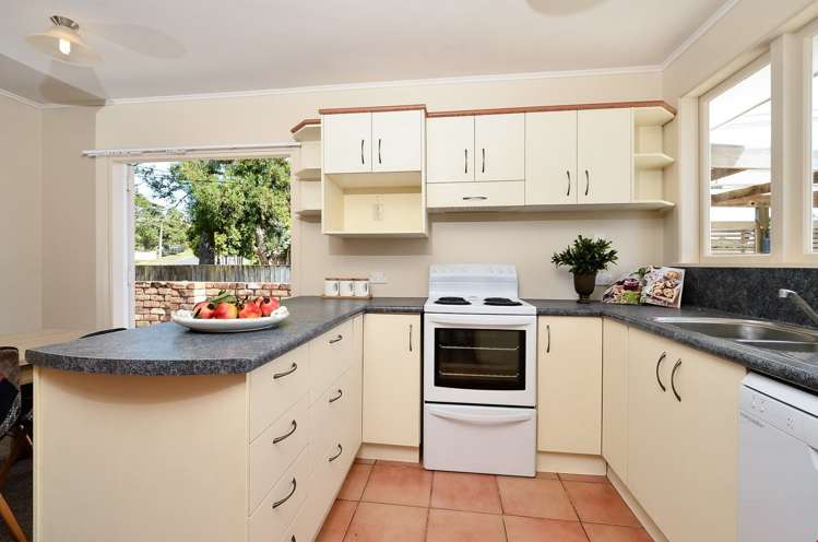 24 Helena Street Massey_9