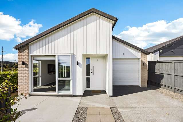 Modern Home, Rural Outlooks, Prime Location