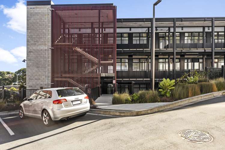 204/11 Jean Caldwell Way Island Bay_13