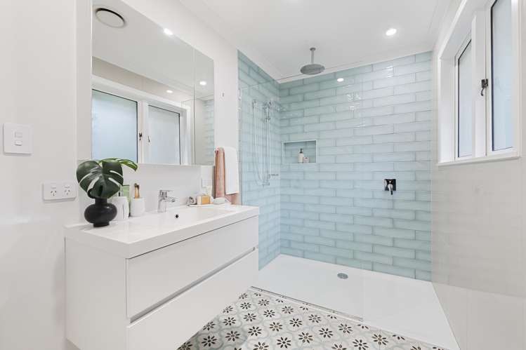 208 Forest Hill Road Waiatarua_17