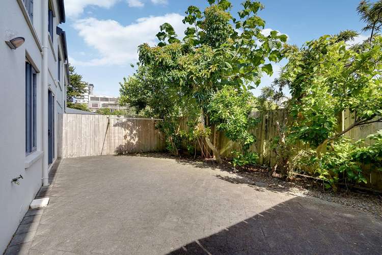 2/5a Opoia Road Hamilton East_16