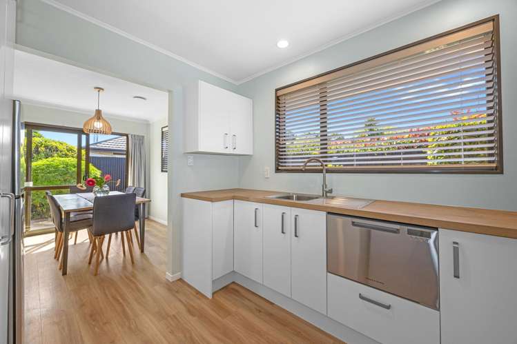 2/58 Ambleside Drive Burnside_1