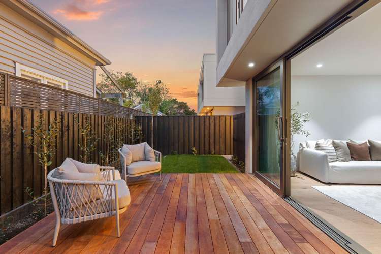 2/22 Clissold Street Merivale_14
