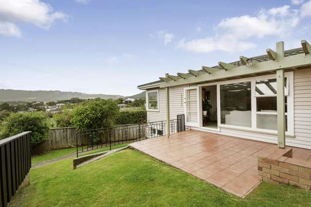 64 Larsen Crescent Tawa_4