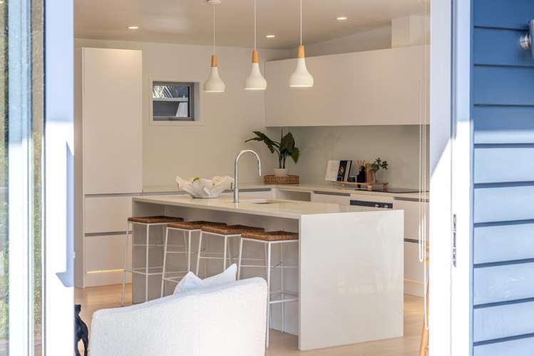 231 Ocean View Road Oneroa_11