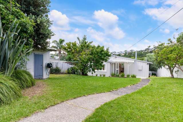 Sun-Soaked Coastal Haven!