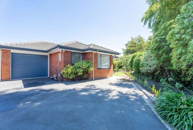 Lovely Over 60's Unit in Serene Setting