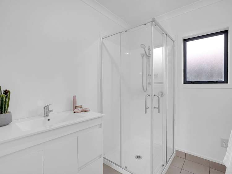 8 Harvard Court Melville_13