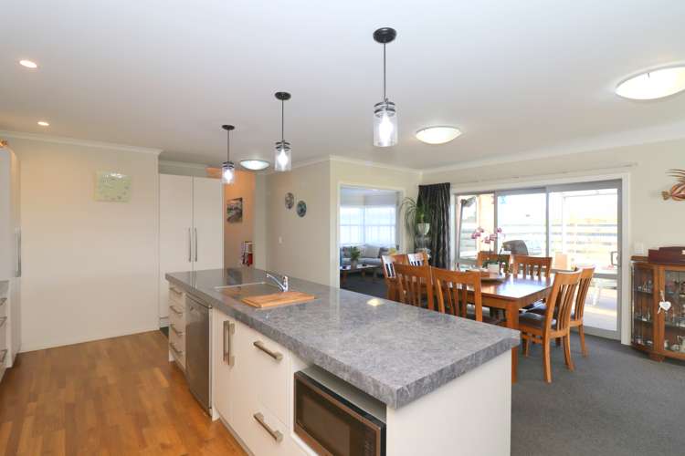 21 Sunrise Drive Seaward Bush_9