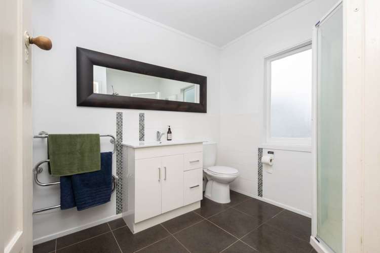 23 Archibald Road Kelston_12