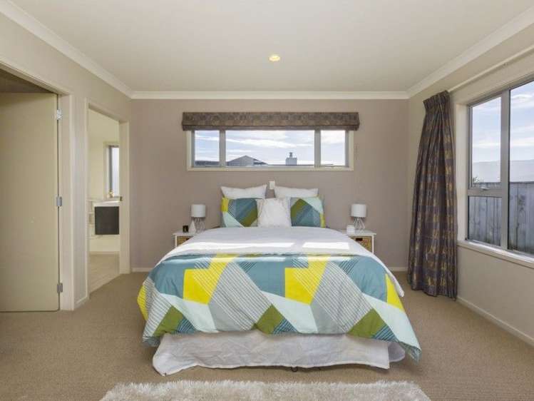 35 Mcewen Crescent Riverstone Terraces_13