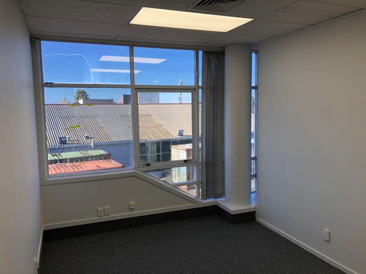 Unit A1/129 Onewa Road Northcote_6