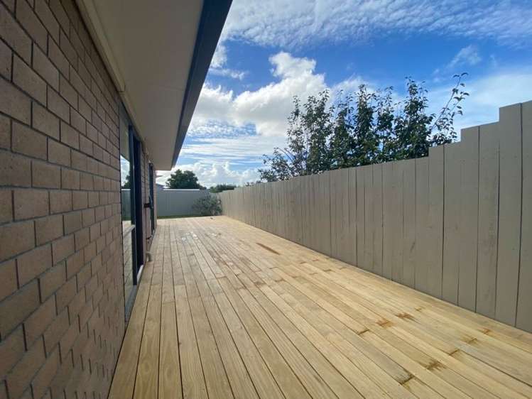 24a Bodi Place Te Atatu South_7