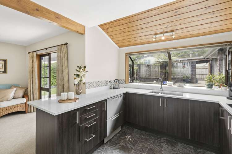 2/98 Horoeka Street Stokes Valley_8