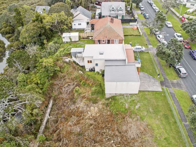 12 Reid Road New Lynn_10