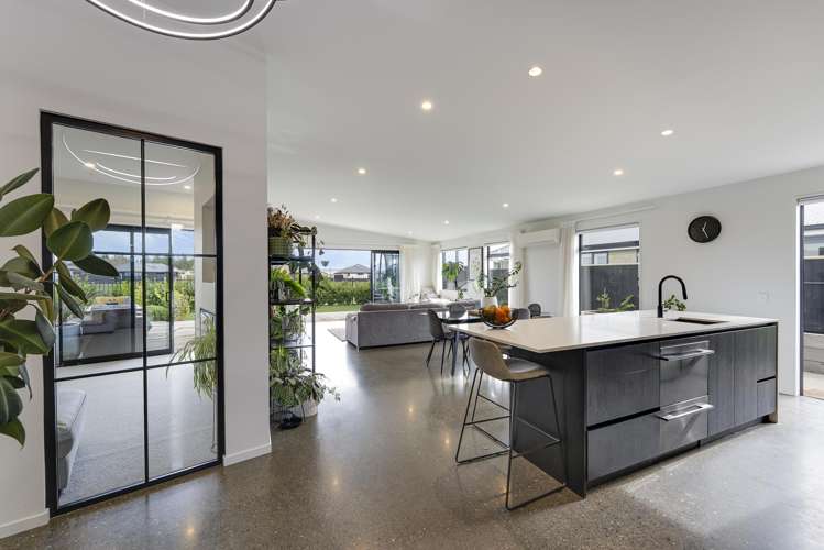 16 Hanworth Road Richmond_3