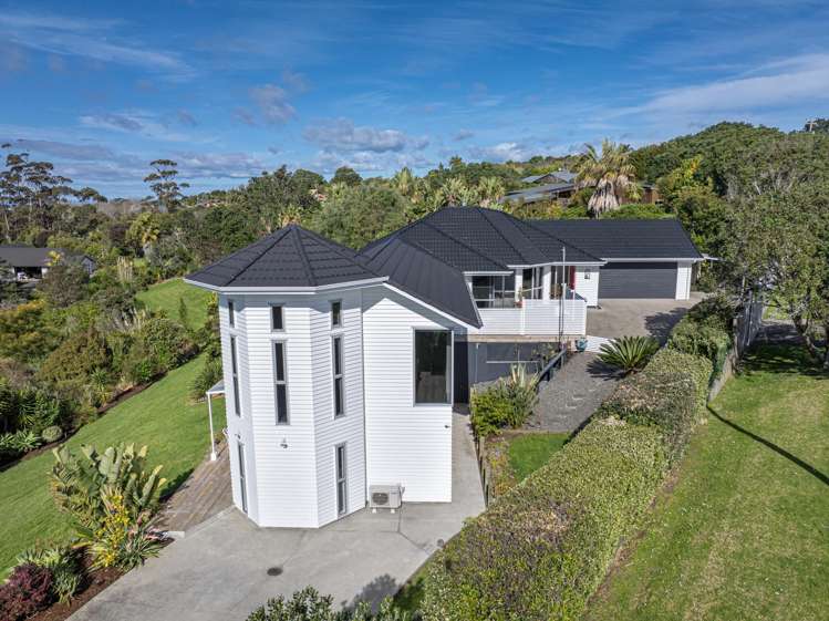 1/4 Roberts Road Matakatia_21
