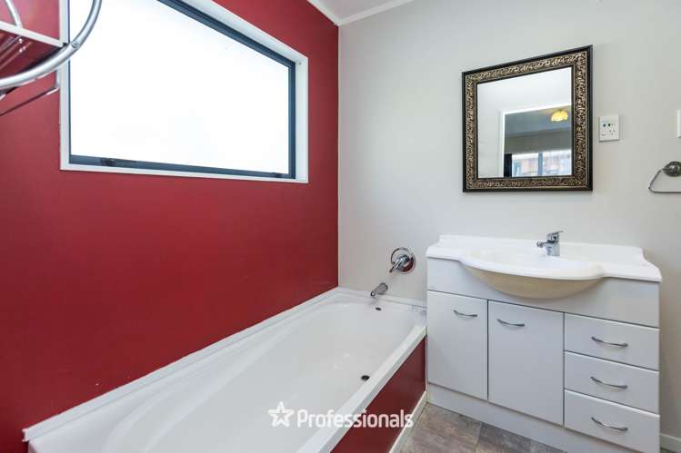 1 Monarch Grove Maoribank_16