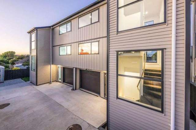 Spacious 5-Bedroom Family Home for Rent in Point England