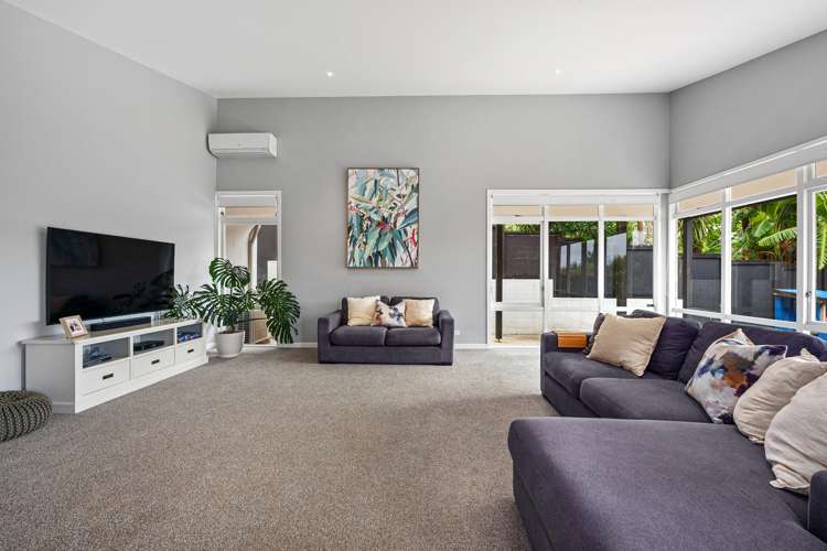 25 Mayfair Crescent Mairangi Bay_9