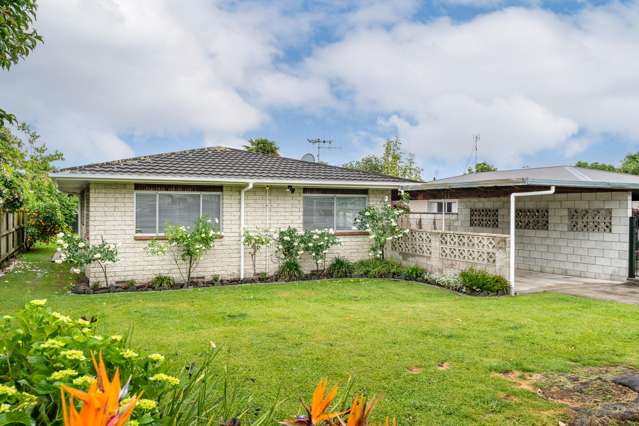 CHRISTMAS CRACKER!  $569,000