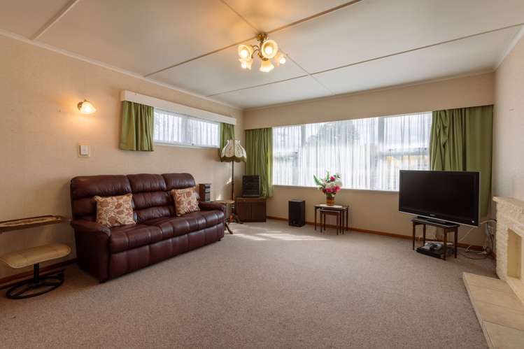 76 Guy Street Dannevirke_11