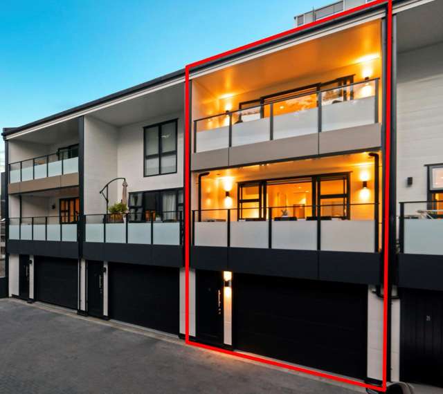 New renovated hotel standard townhouse in Freemans Bay