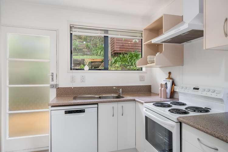 2/14 Doris Gordon Crescent Crofton Downs_6