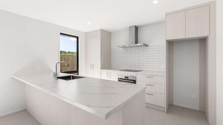 20 Wharariki Rise Wharewaka_11