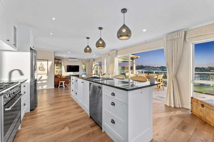 8 Waititiro Rise Stanmore Bay_8